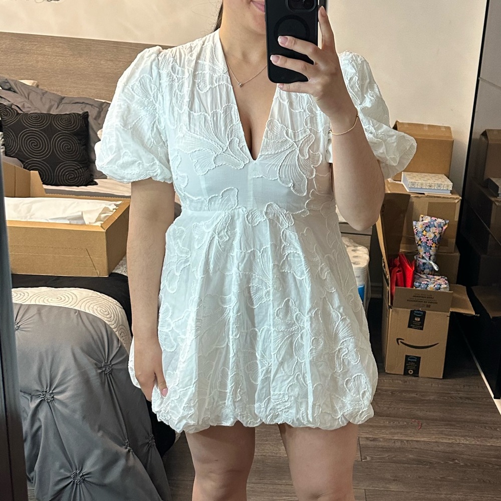 Elegant White Puff Sleeve Dress